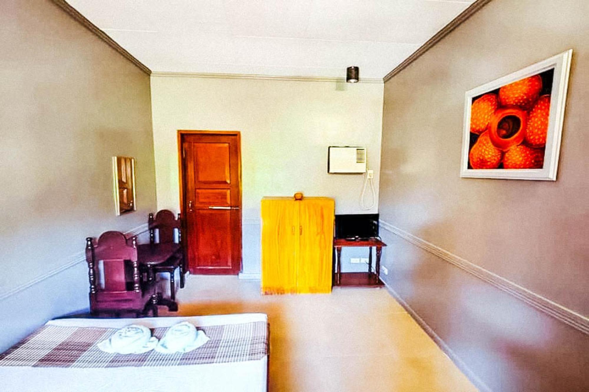 Mbg Travellers Inn Powered By Cocotel Puerto Princesa Zimmer foto